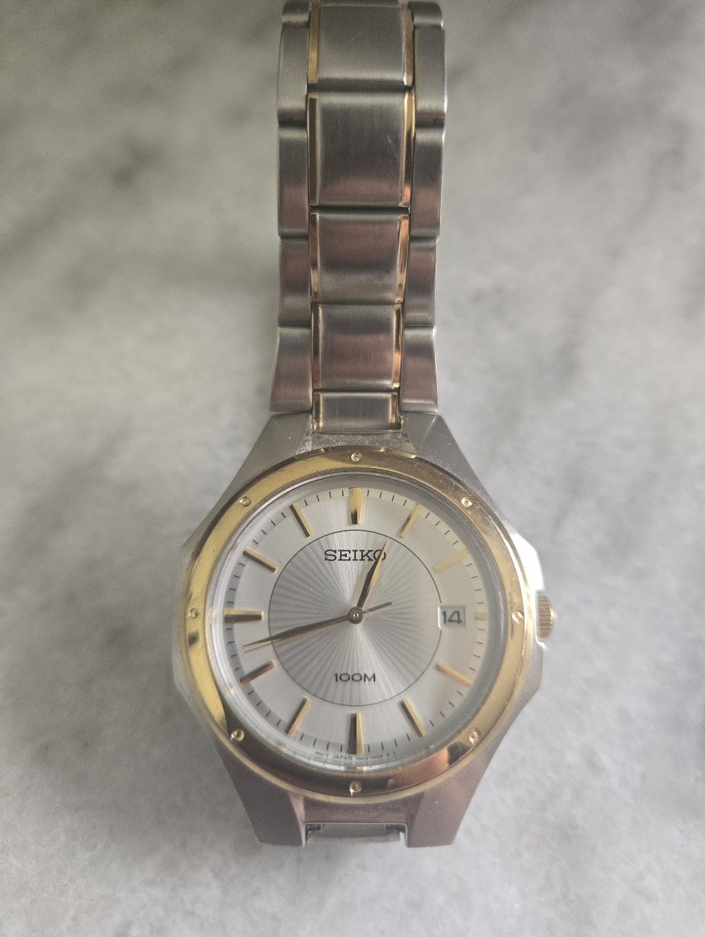 Seiko Twotone Stainless Steel Mens 100m Quartz Watch Seiko Twotone Stainless Steel Mens 100m Quartz Watch